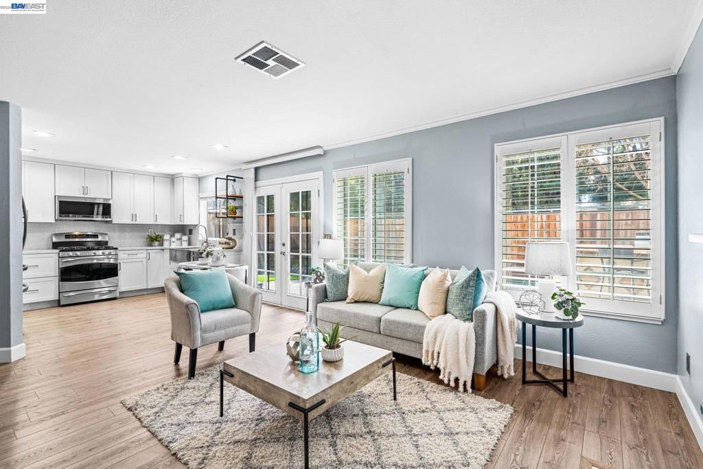 Image 14 of property listing at 337 337 Trenton Cir, Pleasanton, CA 94566