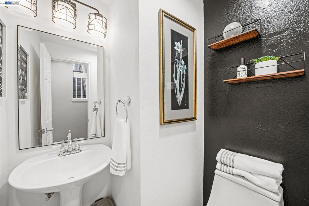 Image 9 of property listing at 337 337 Trenton Cir, Pleasanton, CA 94566