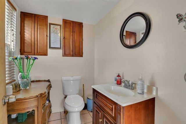 78 Governor St, Springfield, MA 01104