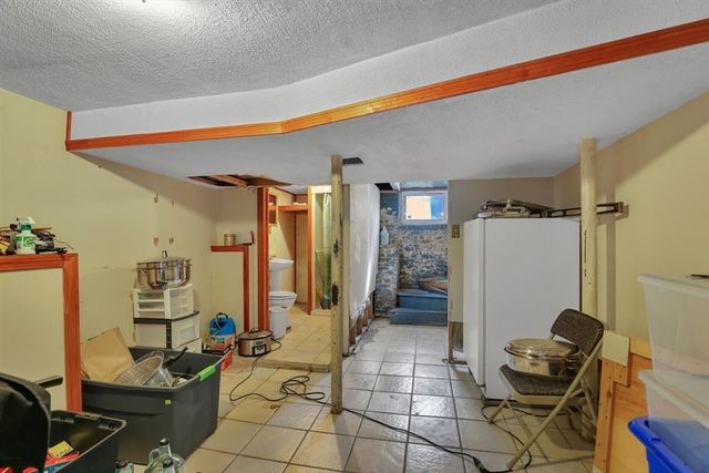 78 Governor St, Springfield, MA 01104
