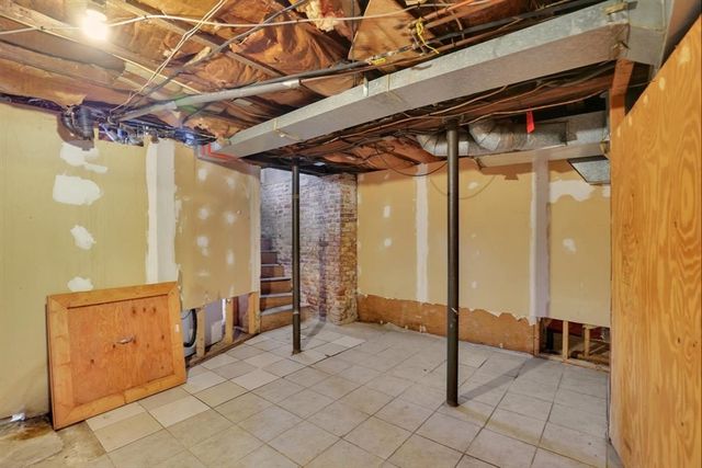 78 Governor St, Springfield, MA 01104