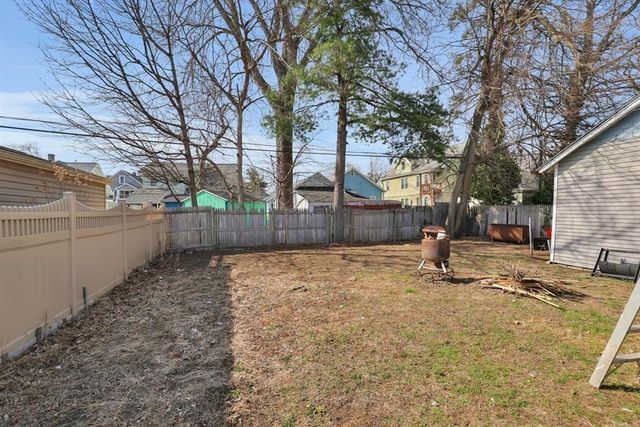 78 Governor St, Springfield, MA 01104