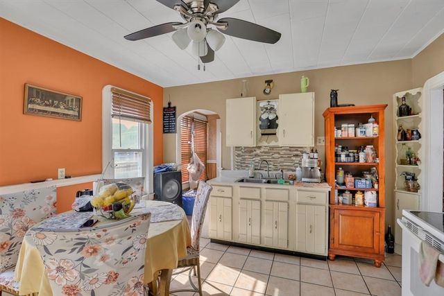 78 Governor St, Springfield, MA 01104