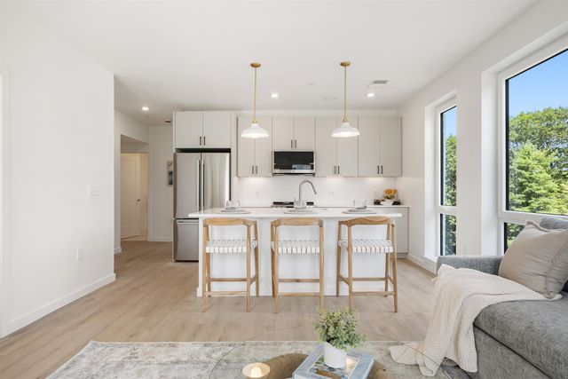 80 Constitution Ave Unit 212, Portsmouth, NH 03801