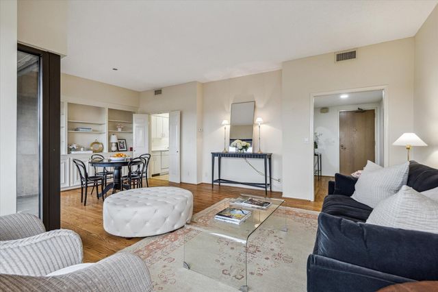 2001 Holcombe Boulevard 504, Houston, TX 77030