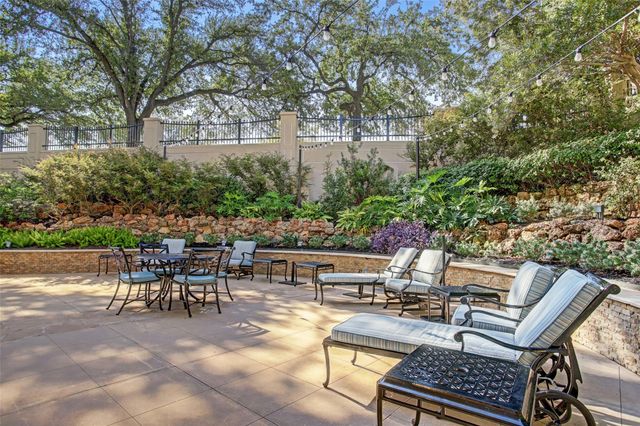 2001 Holcombe Boulevard 504, Houston, TX 77030