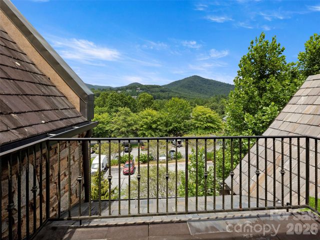 26 Village Oak Drive, Arden, NC 28704