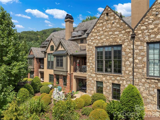 26 Village Oak Drive, Arden, NC 28704