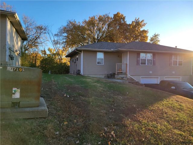 325-327 NW 62nd Terrace, Gladstone, MO 64118