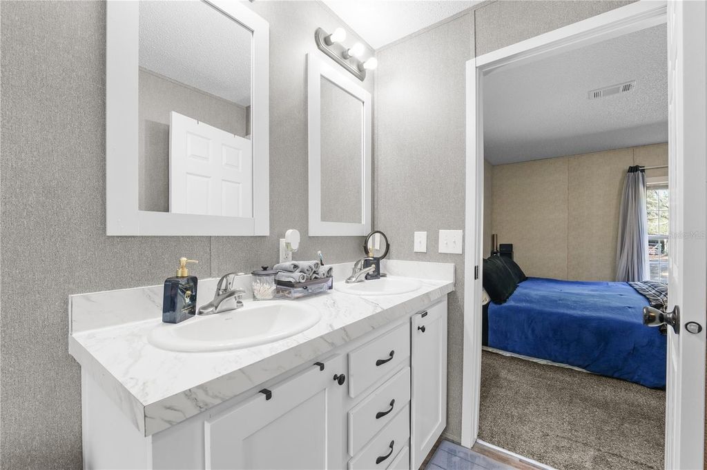 Image 16 of property listing at 18625 DEASON DRIVE, Spring Hill, FL 34610