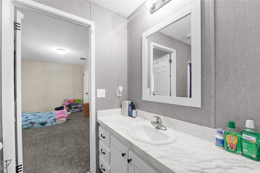 Image 23 of property listing at 18625 DEASON DRIVE, Spring Hill, FL 34610