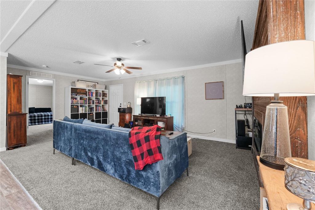 Image 5 of property listing at 18625 DEASON DRIVE, Spring Hill, FL 34610