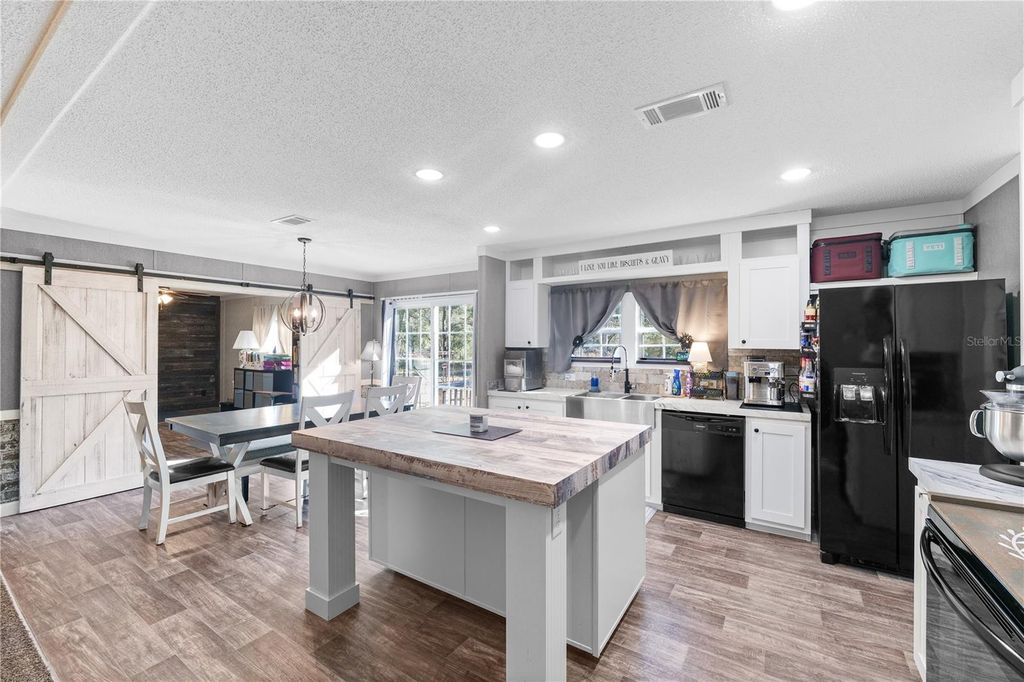 Image 6 of property listing at 18625 DEASON DRIVE, Spring Hill, FL 34610