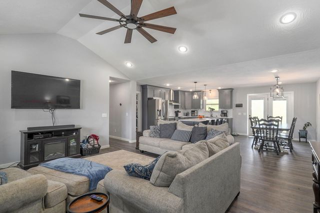 742 Azalea Lane, Clever, MO 65631