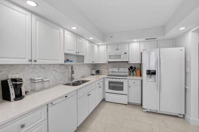 3009 S Ocean Boulevard 902, Highland Beach, FL 33487