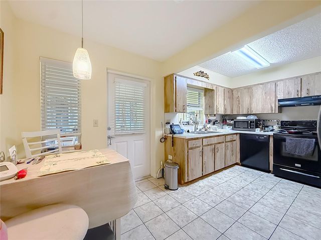 8665 SW 94TH STREET B, Ocala, FL 34481