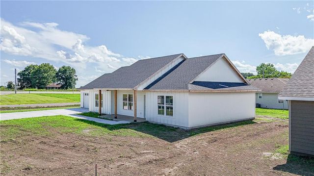 710 Ivy Lane, Sedalia, MO 65301