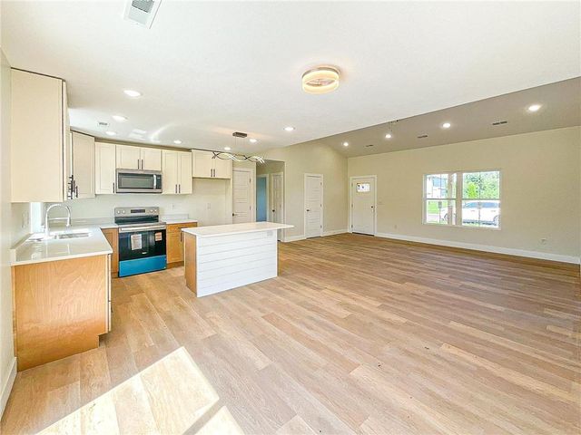 710 Ivy Lane, Sedalia, MO 65301