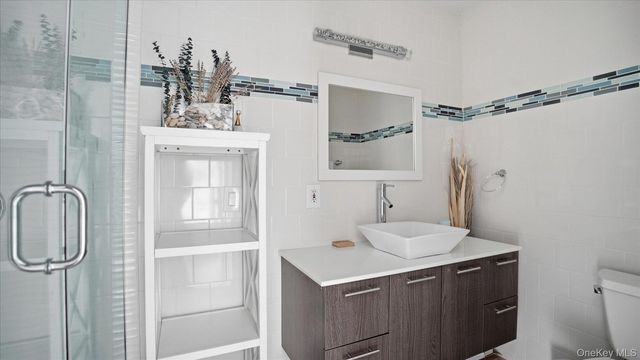 281 Dune Road 16B, Westhampton Beach, NY 11978