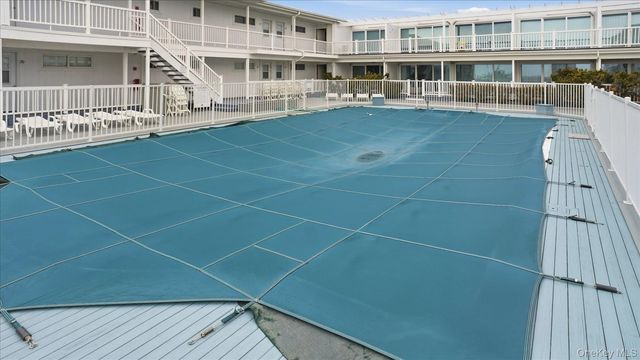 281 Dune Road 16B, Westhampton Beach, NY 11978