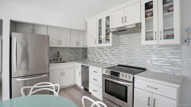 281 Dune Road 16B, Westhampton Beach, NY 11978