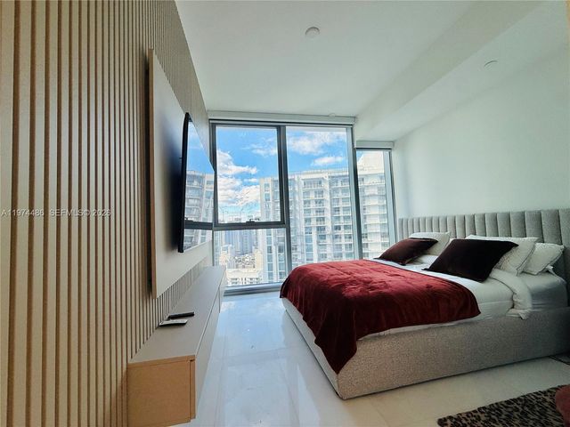 300 Biscayne Blvd Way 3908, Miami, FL 33131