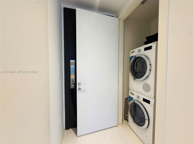 300 Biscayne Blvd Way 3908, Miami, FL 33131