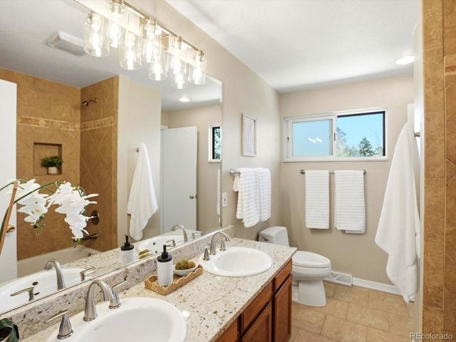 8693 E Saratoga Pl, Denver, CO 80237