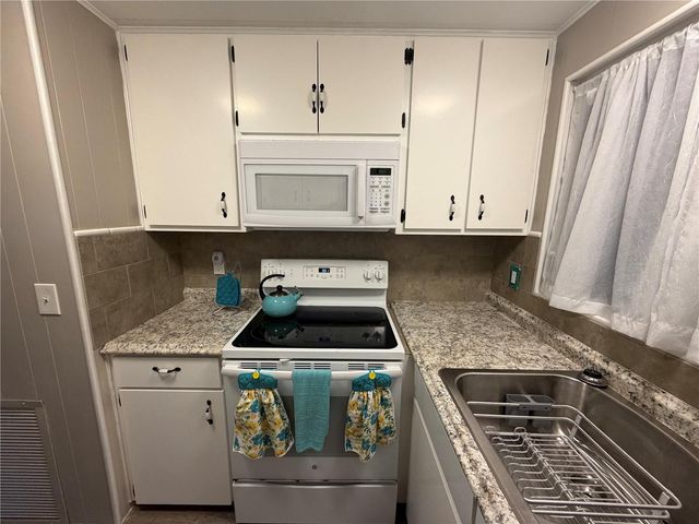 5214 BEECHMONT AVENUE, Sarasota, FL 34234