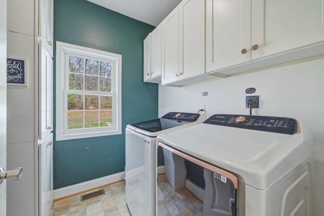 257 HUNTER RD, Maurertown, VA 22644