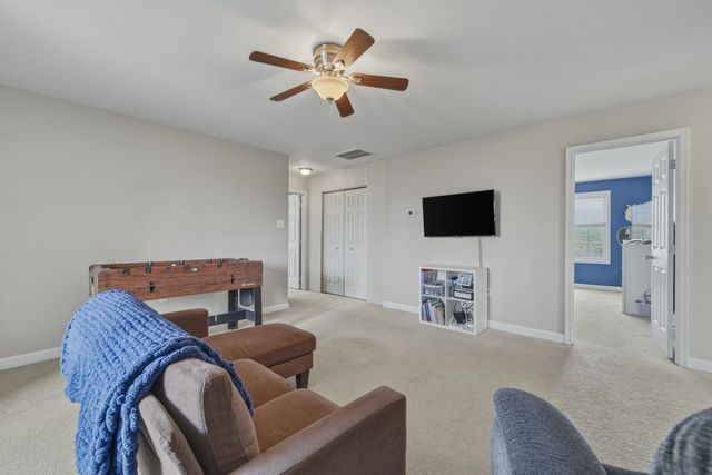 257 HUNTER RD, Maurertown, VA 22644