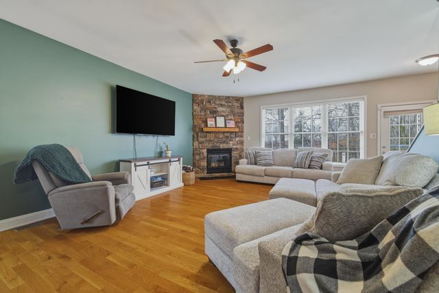 257 HUNTER RD, Maurertown, VA 22644