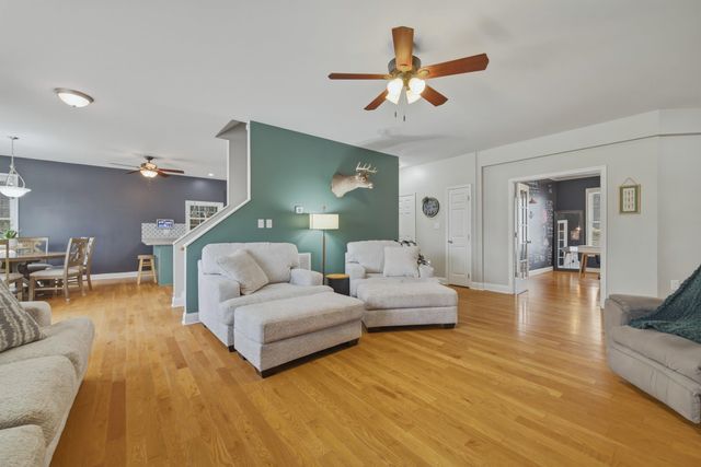 257 HUNTER RD, Maurertown, VA 22644