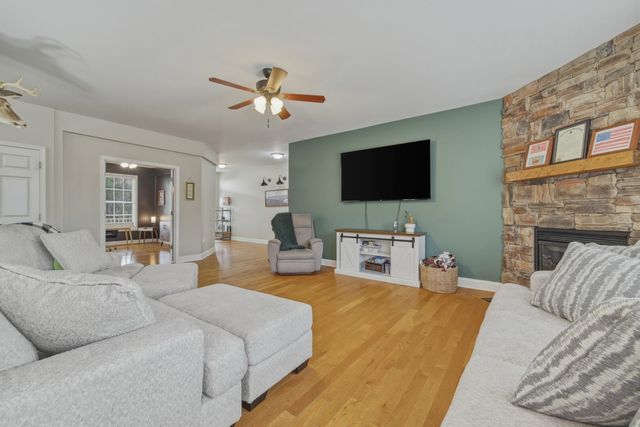 257 HUNTER RD, Maurertown, VA 22644