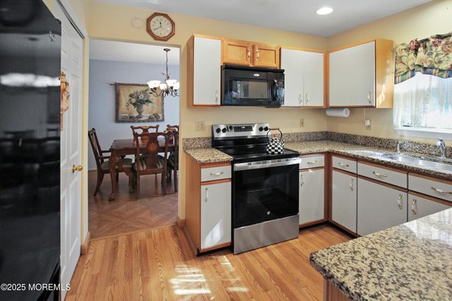 8 Morning Glory Lane, Whiting, NJ 08759