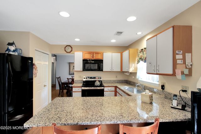 8 Morning Glory Lane, Whiting, NJ 08759