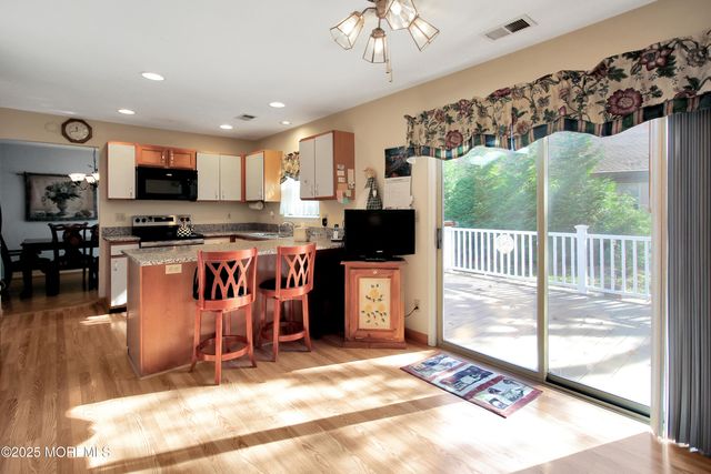 8 Morning Glory Lane, Whiting, NJ 08759