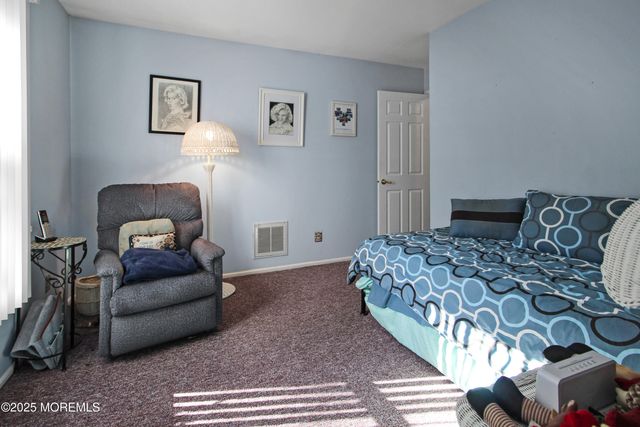 8 Morning Glory Lane, Whiting, NJ 08759