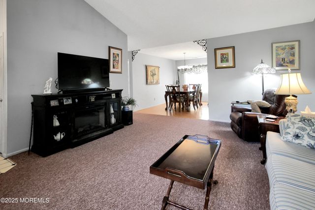 8 Morning Glory Lane, Whiting, NJ 08759
