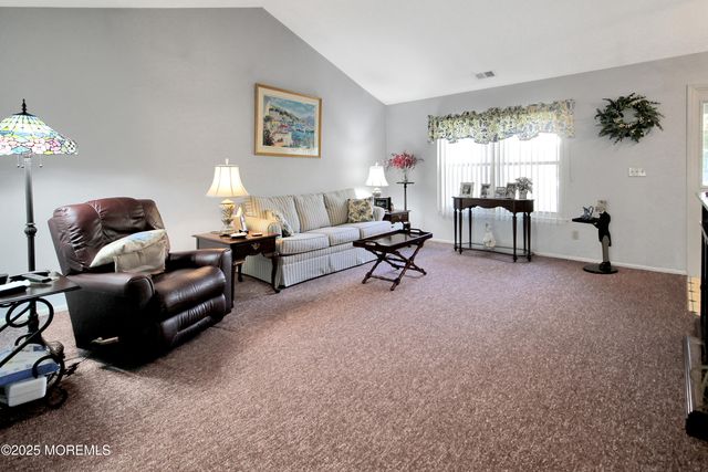 8 Morning Glory Lane, Whiting, NJ 08759
