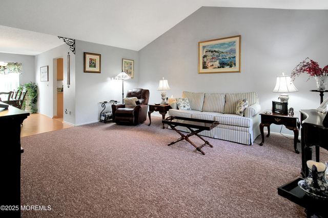 8 Morning Glory Lane, Whiting, NJ 08759