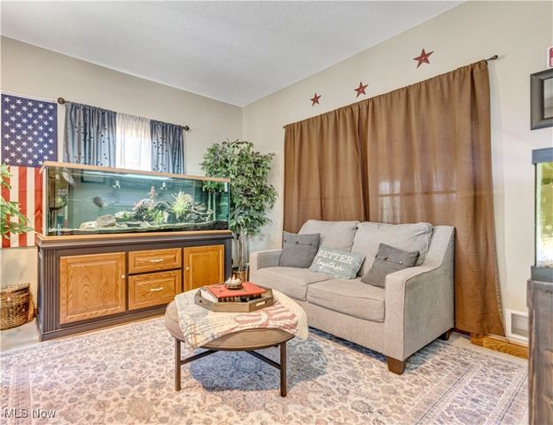 6880 Birchbark Avenue NE, Canton, OH 44721