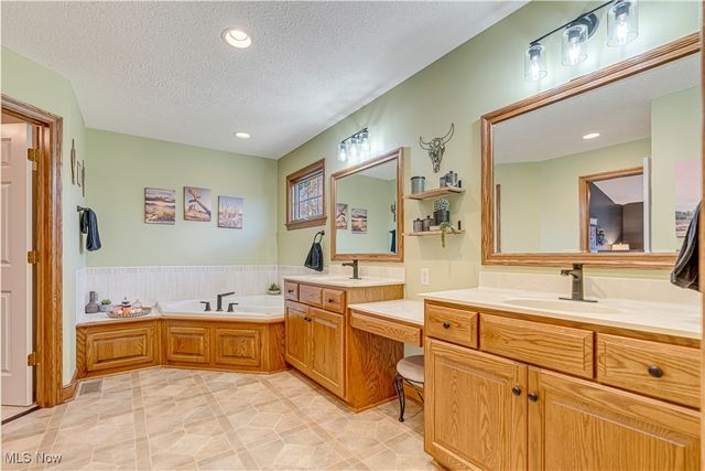 6880 Birchbark Avenue NE, Canton, OH 44721