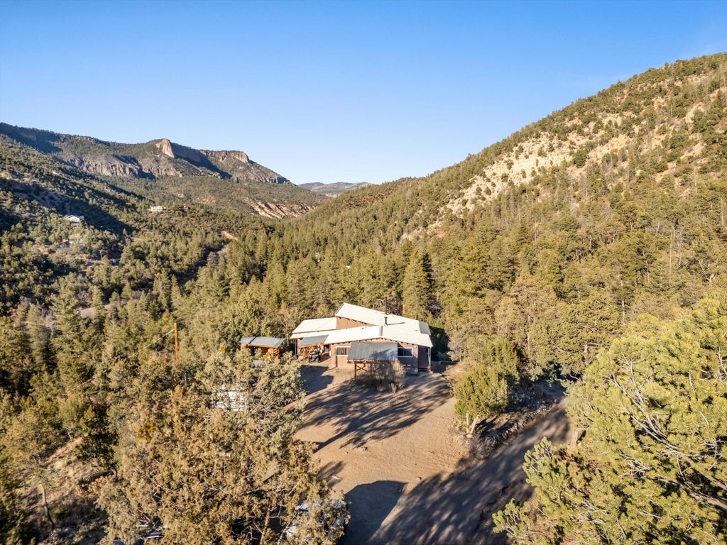 Image 4 of property listing at 750 San Diego Loop, Jemez Springs, NM 87025