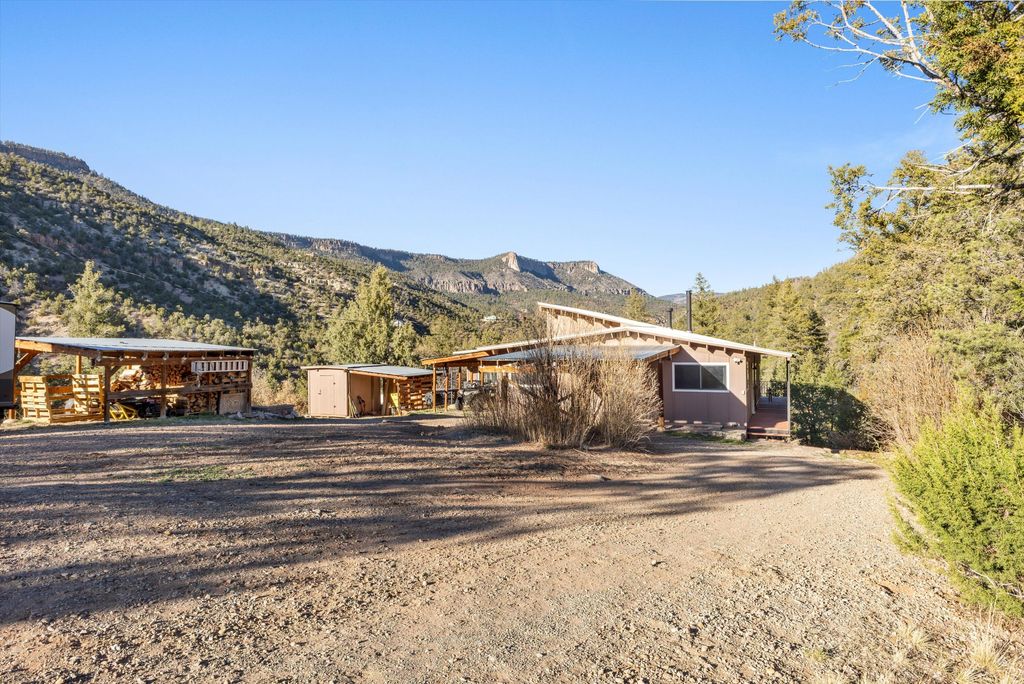 Image 6 of property listing at 750 San Diego Loop, Jemez Springs, NM 87025