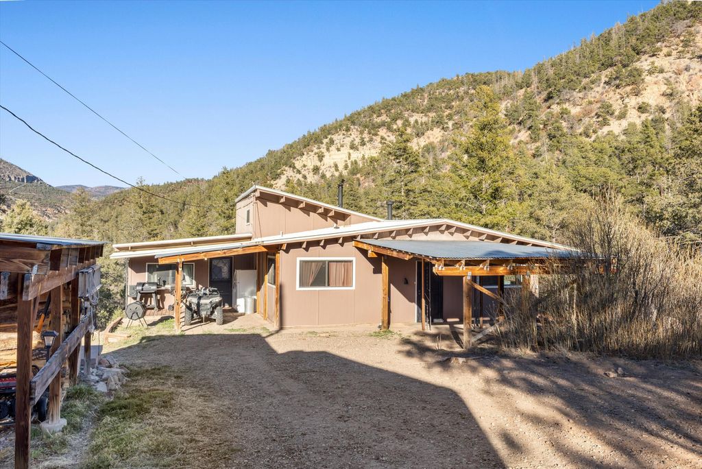 Image 8 of property listing at 750 San Diego Loop, Jemez Springs, NM 87025
