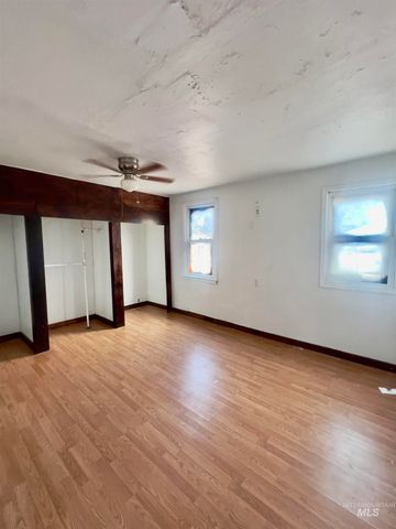 556 Gardner Ave, Twin Falls, ID 83301