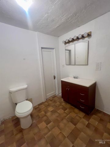 556 Gardner Ave, Twin Falls, ID 83301