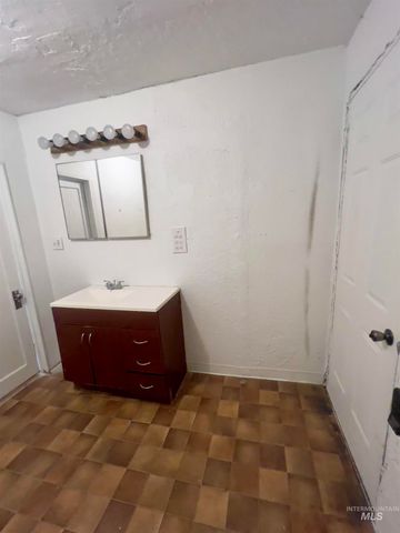 556 Gardner Ave, Twin Falls, ID 83301