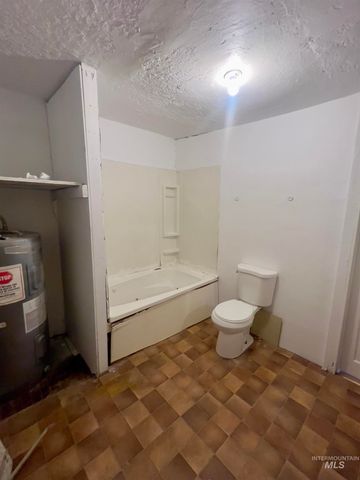 556 Gardner Ave, Twin Falls, ID 83301